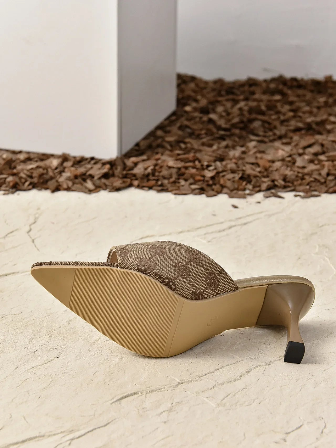 Sandales rétro talons pointus