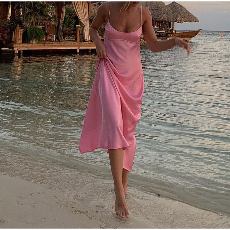 Long satin dress with open back, elegant and lightweight for summer