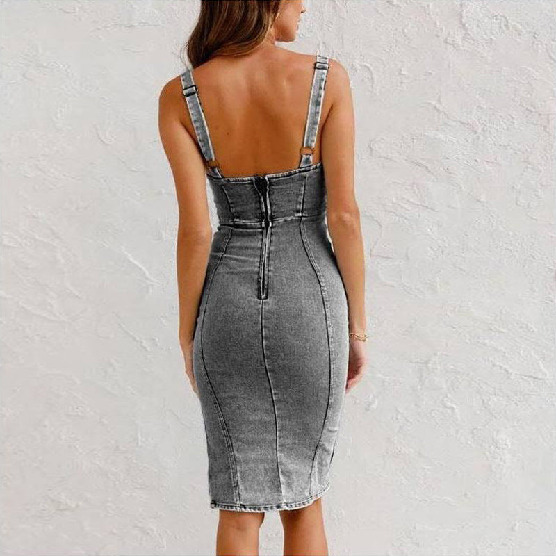 Denim dress with straps, U-neck, slit and fitted for summer