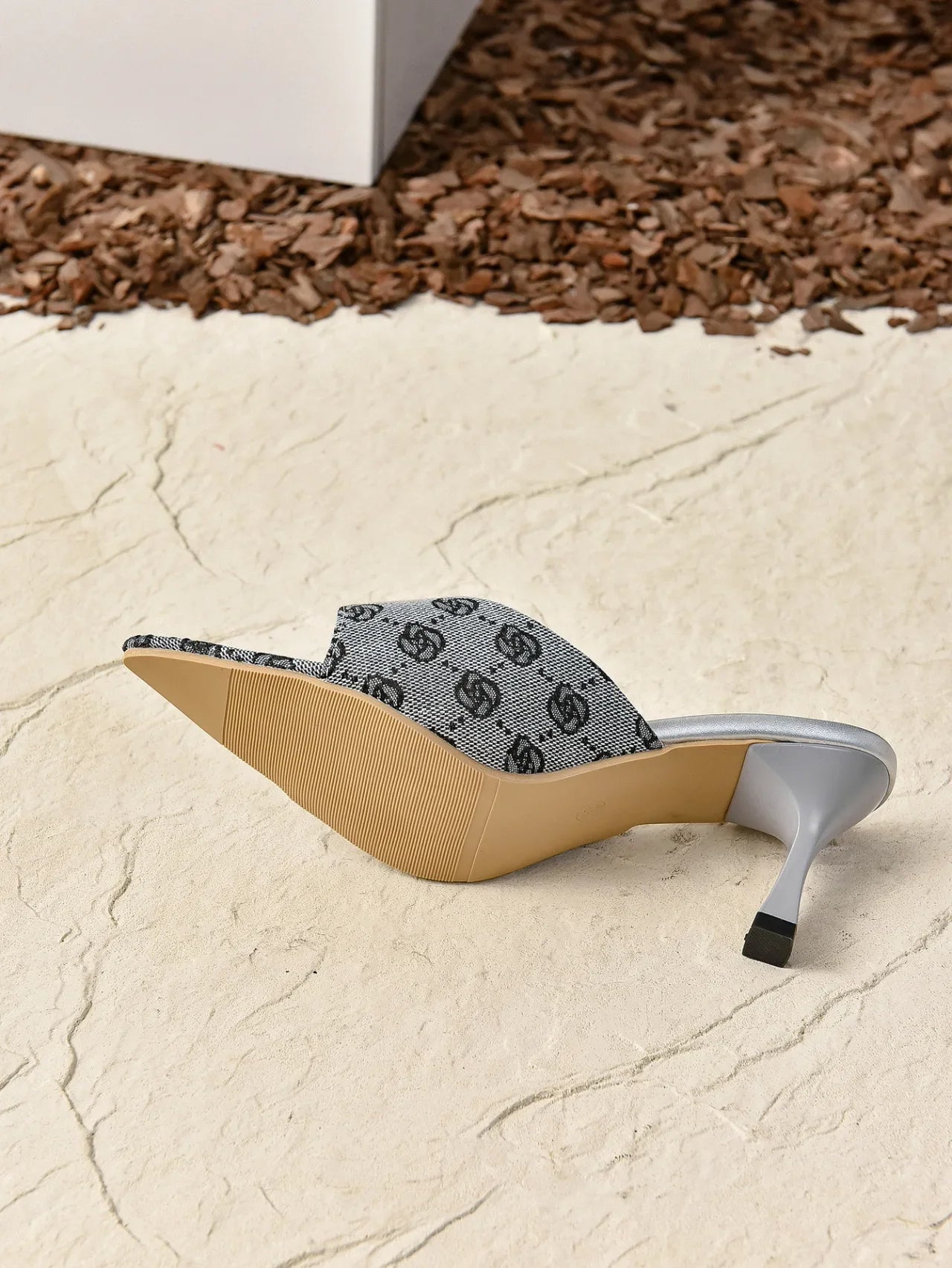 Sandales rétro talons pointus