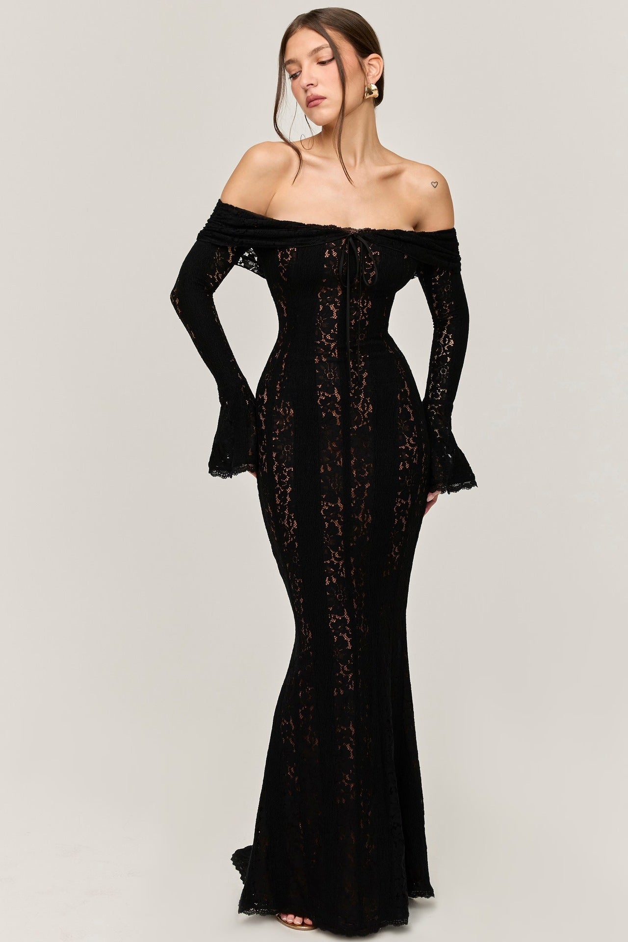 Robe dentelle lacée chic