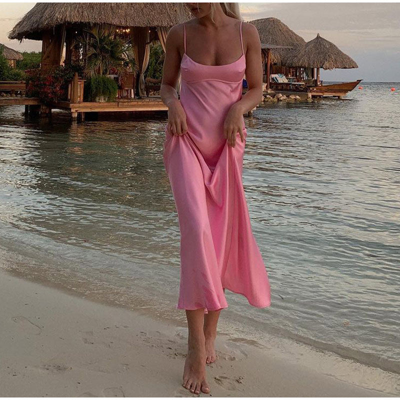 Long satin dress with open back, elegant and lightweight for summer