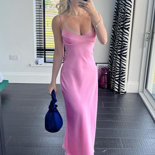 Long satin dress with open back, elegant and lightweight for summer